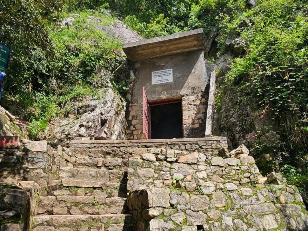 Katyuri Kings Divine Stay- Babaji'S Cave Dwarahat Extérieur photo